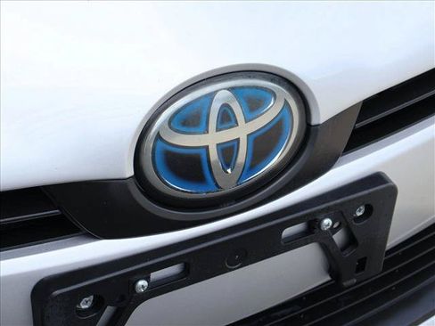 Used 2019 Toyota Prius LE w/ Carpet Mat Package FWD image 29