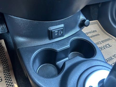 Used 2018 Nissan Versa Note SV FWD image 24