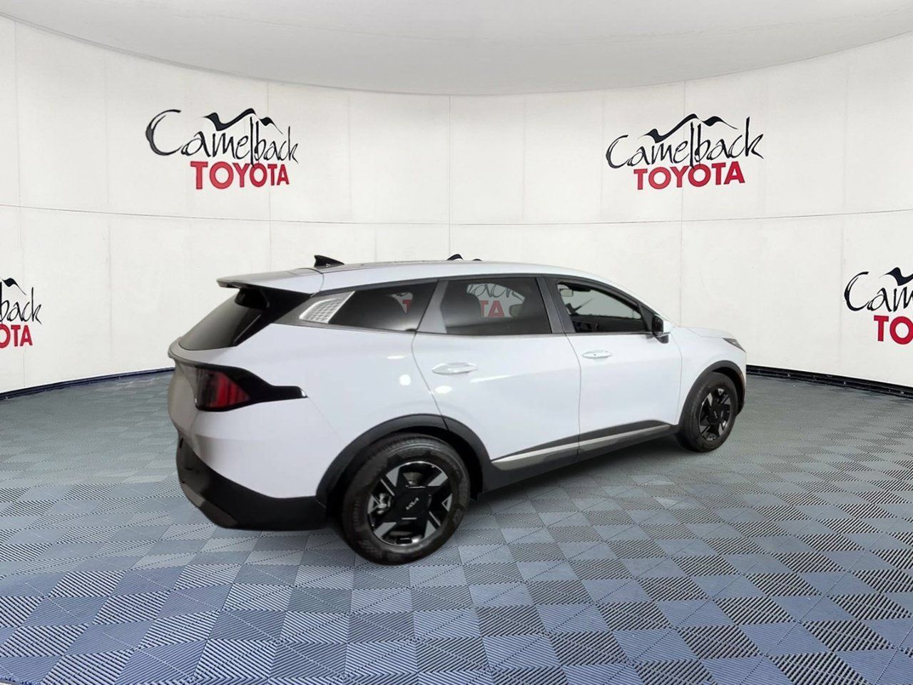 Used 2026 Kia Sportage LX FWD image 3
