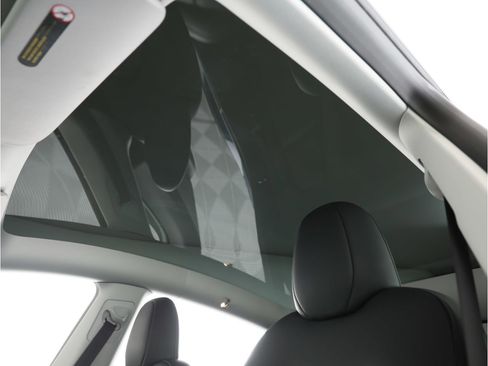 Used 2023 Tesla Model Y Performance image 24