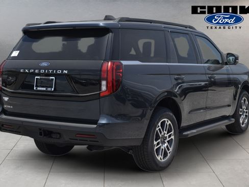 New 2026 Ford Expedition Active RWD image 3