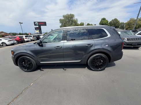 Used 2024 Kia Telluride EX w/ EX Captain's Chair Package AWD/4WD image 7