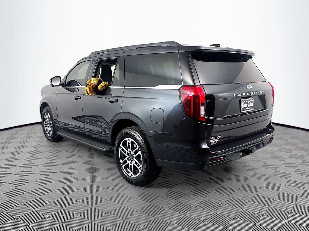 Used 2025 Ford Expedition Active RWD image 5