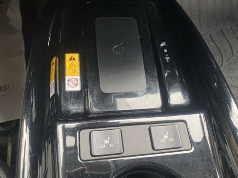 Used 2020 Toyota Prius Prime XLE image 23