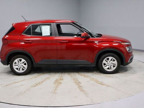 Certified 2025 Hyundai Venue SE FWD image 11