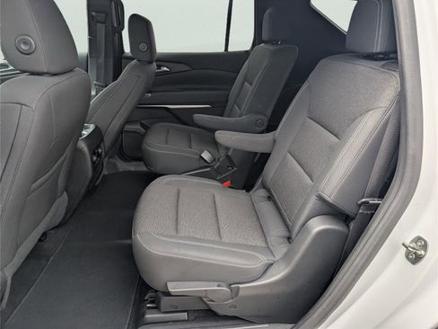 Used 2024 Chevrolet Traverse LT image 32