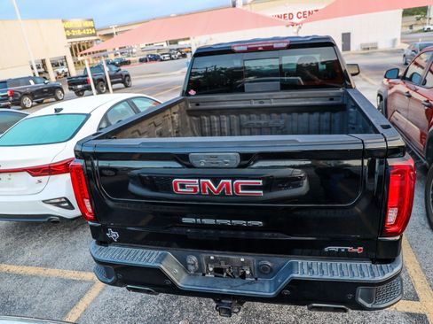 Used 2019 GMC Sierra 1500 AT4 w/ Off Road Performance Package AWD/4WD image 9