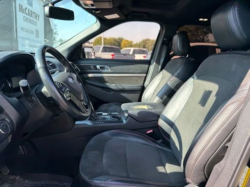 Used 2018 Ford Explorer XLT w/ Equipment Group 202A FWD image 9