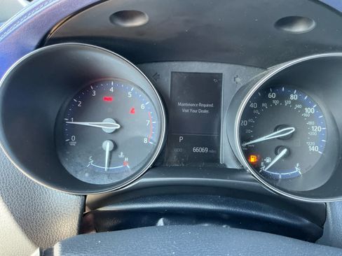 Used 2021 Toyota C-HR XLE FWD image 16