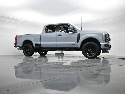 New 2026 Ford F250 Lariat w/ Black Appearance Package image 31