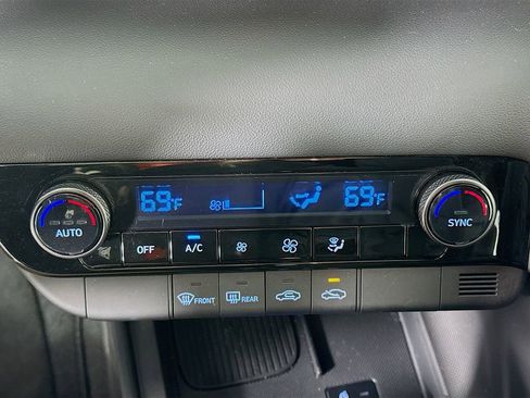 Certified 2025 Hyundai Elantra Sport image 15