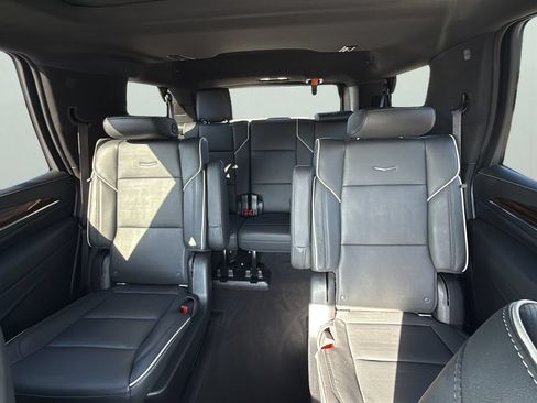 Used 2022 Cadillac Escalade Premium Luxury w/ Performance Package AWD/4WD image 23