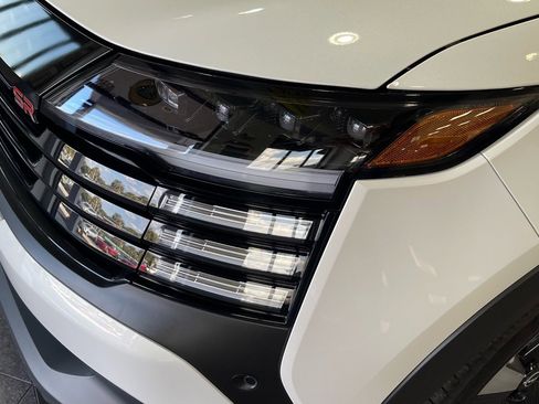 Used 2025 Nissan Kicks SR w/ SR Premium Package image 10