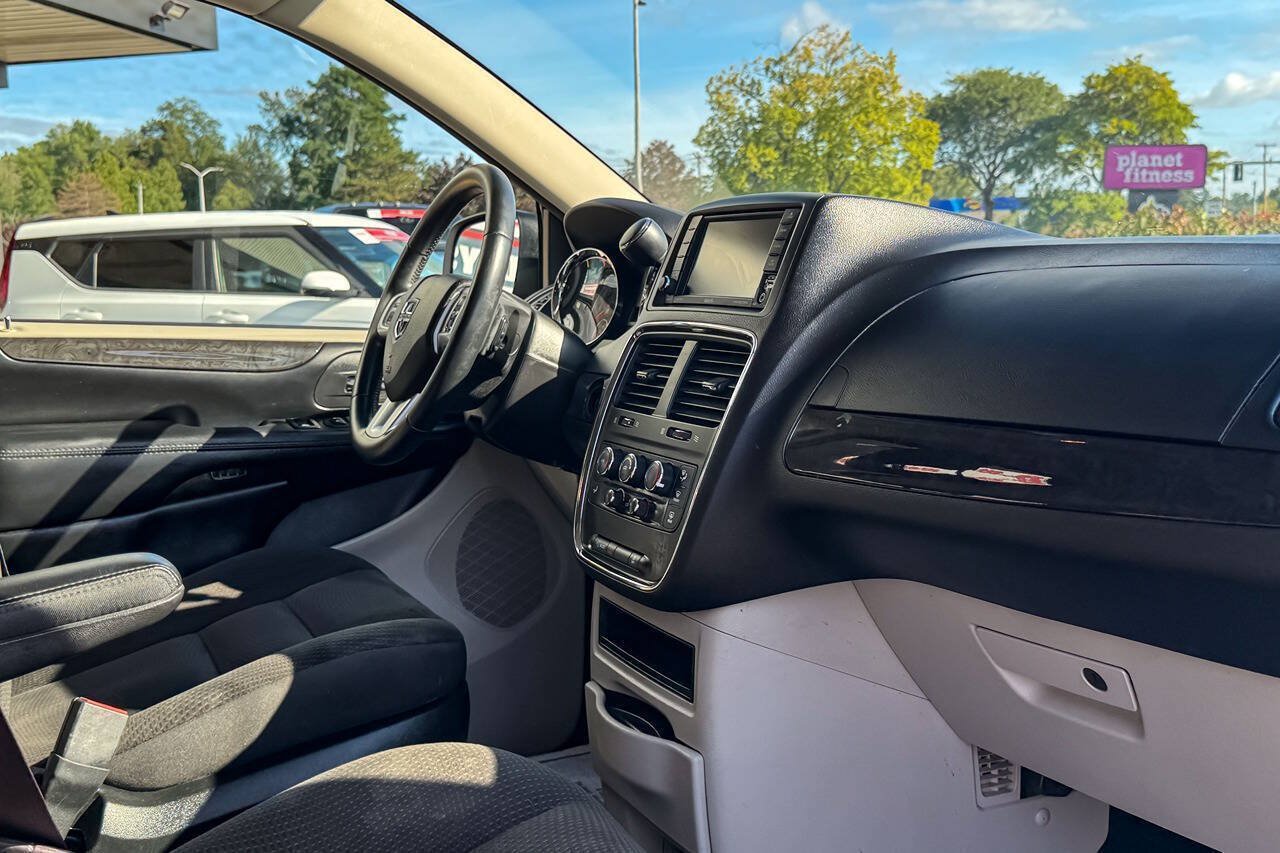 Used 2017 Dodge Grand Caravan SE w/ Power Window Group FWD image 11
