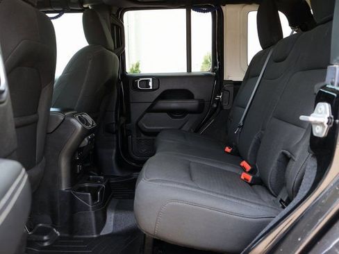 Used 2019 Jeep Wrangler Unlimited Sahara w/ Dual Top Group AWD/4WD image 17