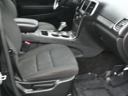 Used 2018 Jeep Grand Cherokee Laredo AWD/4WD image 11