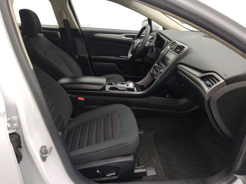 Used 2020 Ford Fusion SE AWD/4WD image 21