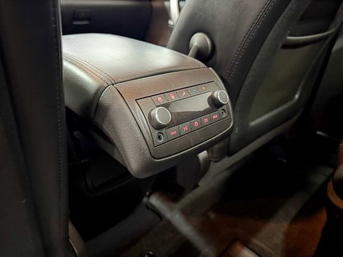 Used 2011 GMC Acadia SLT image 31