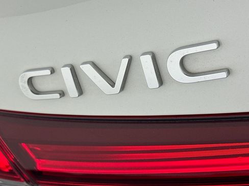 Used 2025 Honda Civic Sport image 9