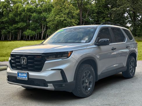 Certified 2024 Honda Pilot TrailSport image 3