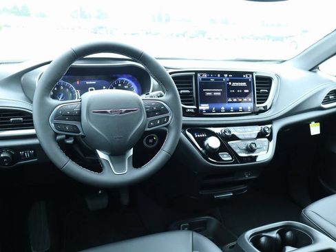 New 2026 Chrysler Pacifica Select FWD image 2