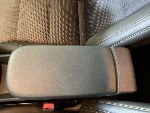 Used 2025 Chevrolet Trax LT FWD image 46