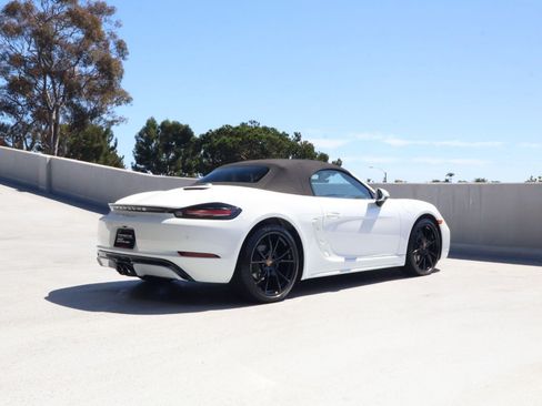 Certified 2022 Porsche 718 Boxster w/ Premium Package RWD image 9