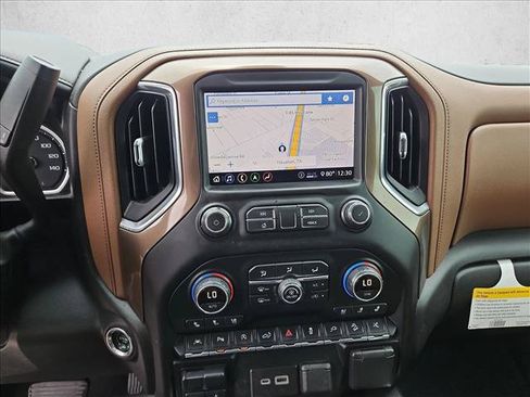 Used 2020 Chevrolet Silverado 1500 High Country w/ Technology Package AWD/4WD image 14