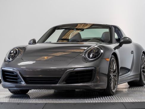 Used 2017 Porsche 911 Targa 4S image 3