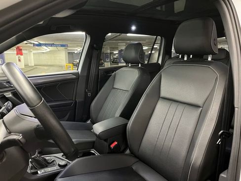 Used 2023 Volkswagen Tiguan SE R-Line image 19