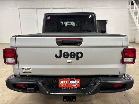 Used 2022 Jeep Gladiator Sport AWD/4WD image 6