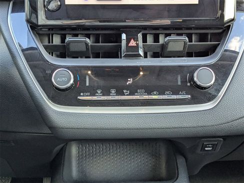 Used 2025 Toyota Corolla LE image 24