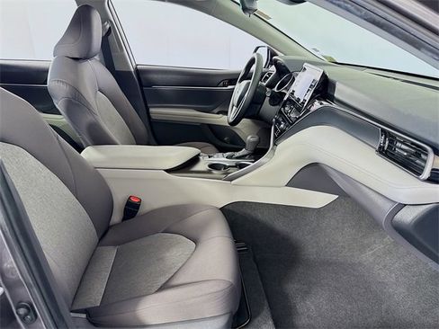 Certified 2021 Toyota Camry LE image 25
