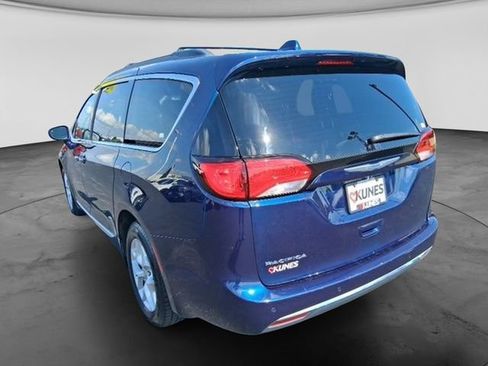 Used 2017 Chrysler Pacifica Touring-L w/ Tire & Wheel Group FWD image 37