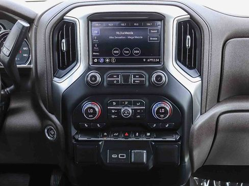 Used 2021 Chevrolet Silverado 1500 LT AWD/4WD image 12
