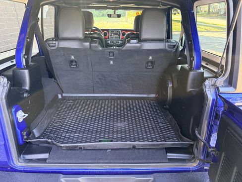 Used 2018 Jeep Wrangler Unlimited Rubicon w/ Dual Top Group AWD/4WD image 23