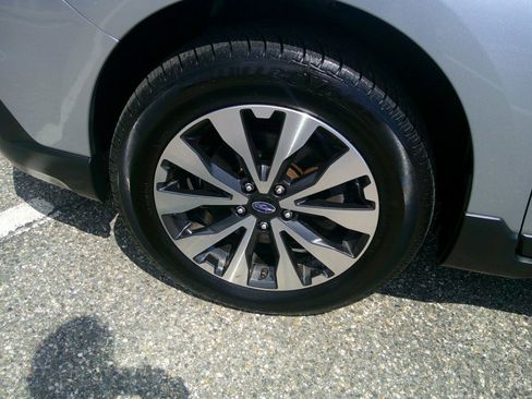 Used 2016 Subaru Outback 2.5i Limited image 9