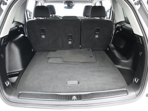 Used 2023 Jeep Grand Cherokee Laredo RWD image 10