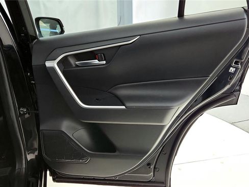 Certified 2020 Toyota RAV4 XLE Premium image 30