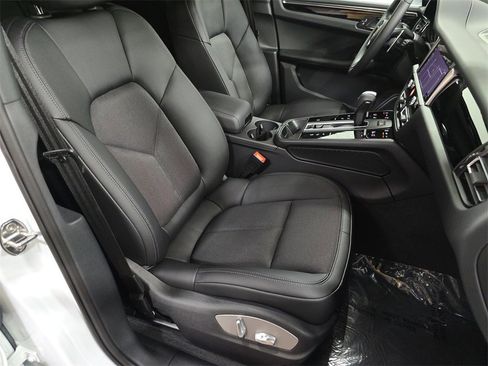 Used 2024 Porsche Macan image 27