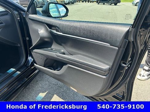 Used 2019 Toyota Camry SE FWD image 13