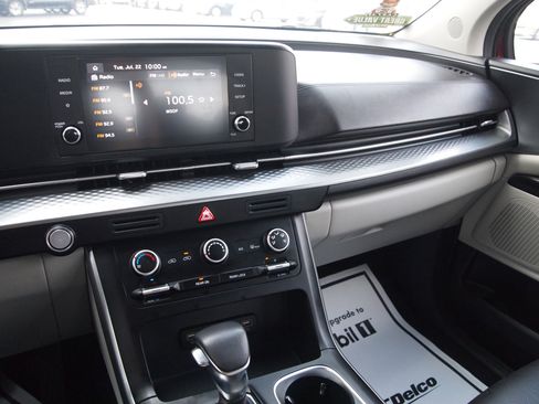 Used 2023 Kia Carnival LX image 15