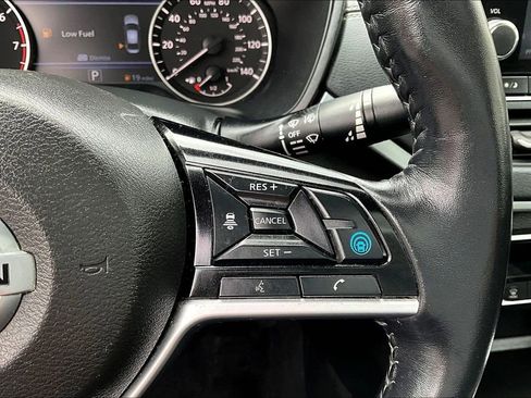 Used 2019 Nissan Altima 2.5 SV FWD image 12