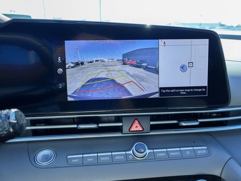 Certified 2025 Hyundai Elantra SEL image 4