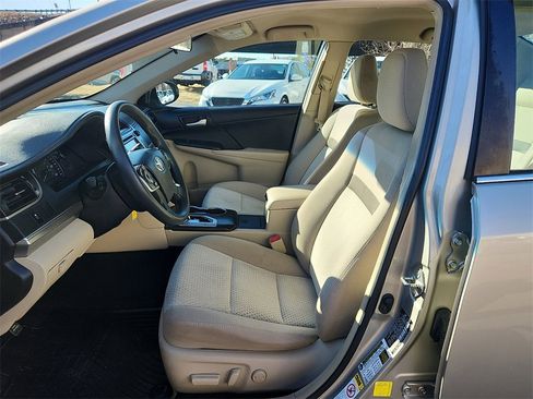 Used 2014 Toyota Camry LE image 14