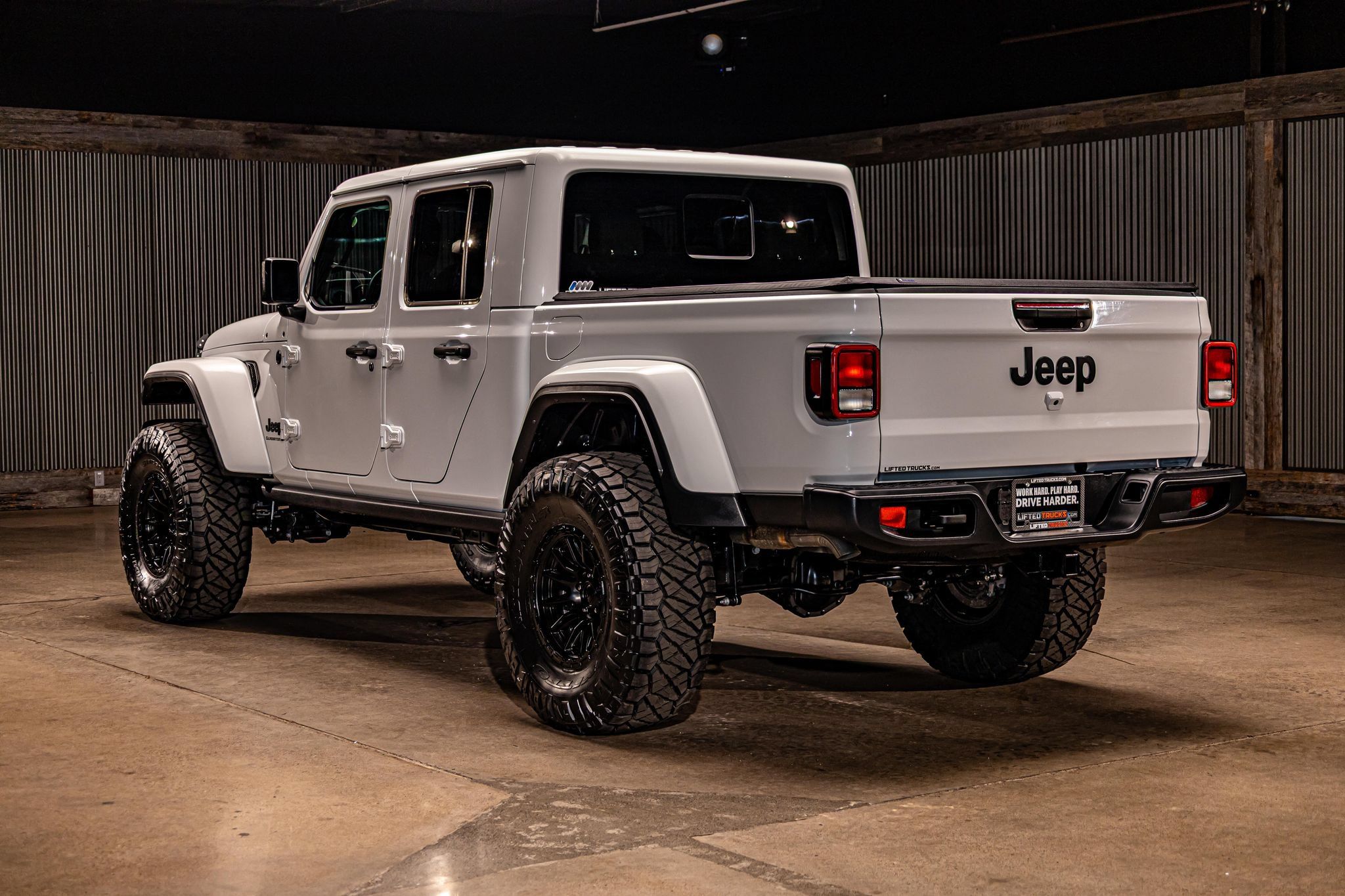 Used 2025 Jeep Gladiator Mojave AWD/4WD image 7