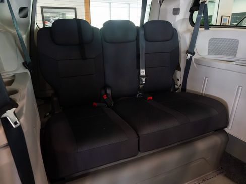 Used 2010 Dodge Grand Caravan SXT FWD image 23