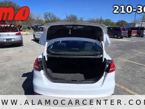 Used 2018 Ford Focus SE image 23