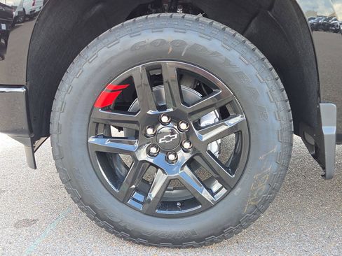 New 2026 Chevrolet Silverado 1500 RST w/ Redline Edition AWD/4WD image 9