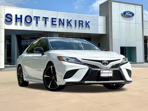 Used 2019 Toyota Camry XSE FWD image 1